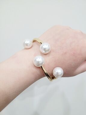 Brand New Gold Tone 4 Pearls Stainless Bangle Bracelet